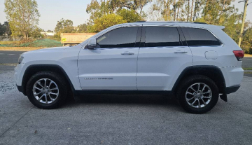 2013 jeep Grand cherokee laredo easy finance 5.jpg